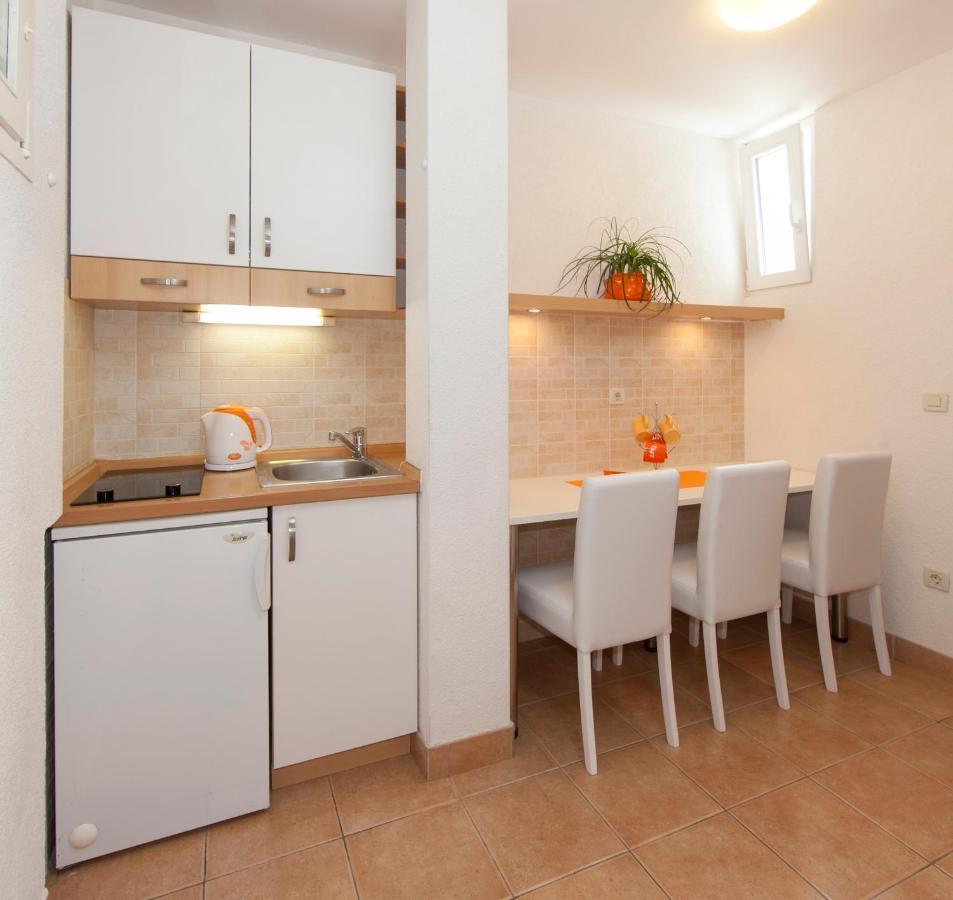 Apartments Milana Tučepi Buitenkant foto