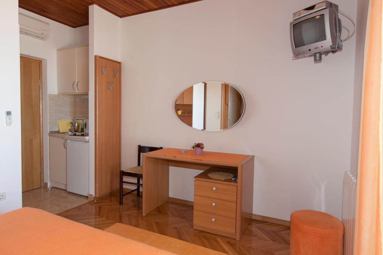 Apartments Milana Tučepi Buitenkant foto